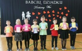 Dzień Babci i Dziadka w Publicznej Szkole Podstawowej im. Feliksa Szczęsnego Karnickiego  w Chybicach 13
