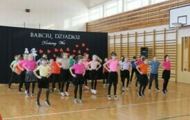 Dzień Babci i Dziadka w Publicznej Szkole Podstawowej im. Feliksa Szczęsnego Karnickiego  w Chybicach 16