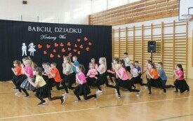Dzień Babci i Dziadka w Publicznej Szkole Podstawowej im. Feliksa Szczęsnego Karnickiego  w Chybicach 17