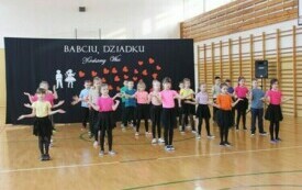 Dzień Babci i Dziadka w Publicznej Szkole Podstawowej im. Feliksa Szczęsnego Karnickiego  w Chybicach 19
