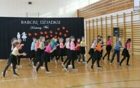Dzień Babci i Dziadka w Publicznej Szkole Podstawowej im. Feliksa Szczęsnego Karnickiego  w Chybicach 20