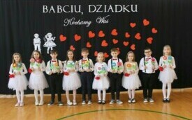 Dzień Babci i Dziadka w Publicznej Szkole Podstawowej im. Feliksa Szczęsnego Karnickiego  w Chybicach 25