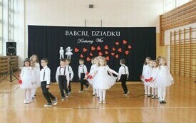 Dzień Babci i Dziadka w Publicznej Szkole Podstawowej im. Feliksa Szczęsnego Karnickiego  w Chybicach 27