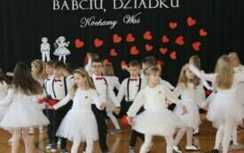 Dzień Babci i Dziadka w Publicznej Szkole Podstawowej im. Feliksa Szczęsnego Karnickiego  w Chybicach 34