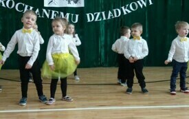Dzień Babci  i Dziadka w grupie &bdquo;Pszcz&oacute;łek&rdquo; - PSP Łomno 3