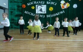 Dzień Babci  i Dziadka w grupie &bdquo;Pszcz&oacute;łek&rdquo; - PSP Łomno 4