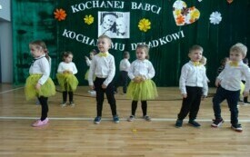 Dzień Babci  i Dziadka w grupie &bdquo;Pszcz&oacute;łek&rdquo; - PSP Łomno 7