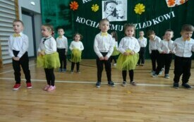 Dzień Babci  i Dziadka w grupie &bdquo;Pszcz&oacute;łek&rdquo; - PSP Łomno 10