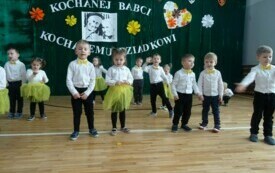 Dzień Babci  i Dziadka w grupie &bdquo;Pszcz&oacute;łek&rdquo; - PSP Łomno 11