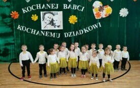 Dzień Babci  i Dziadka w grupie &bdquo;Pszcz&oacute;łek&rdquo; - PSP Łomno 15
