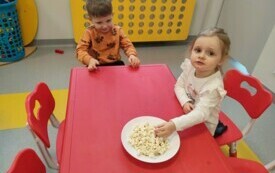 Dzień Popcornu u &bdquo;Pszcz&oacute;łek&rdquo; i &bdquo;Motylk&oacute;w&rdquo; - PSP Łomno 11