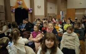 Wyjazd do teatru uczni&oacute;w klas I-III 12