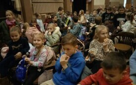 Wyjazd do teatru uczni&oacute;w klas I-III 13