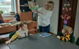 &bdquo;Pszcz&oacute;łki&rdquo; w bibliotece szkolnej - PSP Łomno 7