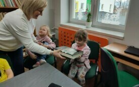 &bdquo;Pszcz&oacute;łki&rdquo; w bibliotece szkolnej - PSP Łomno 8