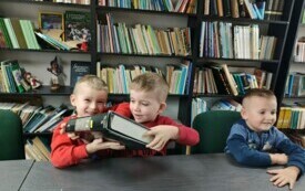 &bdquo;Pszcz&oacute;łki&rdquo; w bibliotece szkolnej - PSP Łomno 9