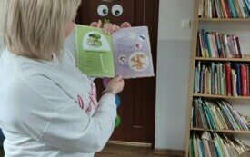 &bdquo;Pszcz&oacute;łki&rdquo; w bibliotece szkolnej - PSP Łomno 13