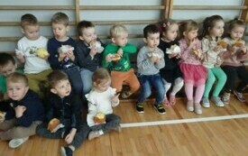 &bdquo;Wszelkie diety dziś na boku, Tłusty Czwartek jest raz w roku!&rdquo;  12