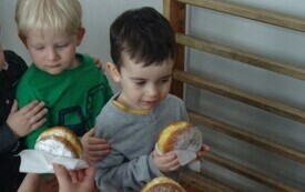 &bdquo;Wszelkie diety dziś na boku, Tłusty Czwartek jest raz w roku!&rdquo;  50