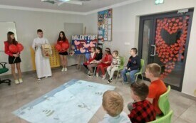 Poczta Walentynkowa, czyli walentynki w Szkole Podstawowej w Łomnie 5