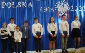 Szkoła do Hymnu 2022 1