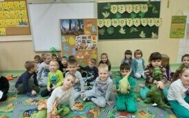 Dzień dinozaura w przedszkolu w Chybicach 89