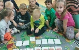 Dzień dinozaura w przedszkolu w Chybicach 96