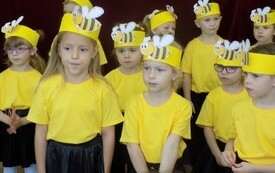Pasowanie na przedszkolaka grupa Pszcz&oacute;łki - PSP Łomno 7