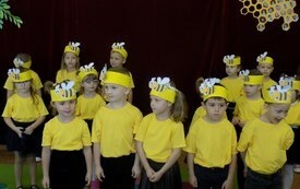 Pasowanie na przedszkolaka grupa Pszcz&oacute;łki - PSP Łomno 9
