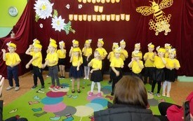 Pasowanie na przedszkolaka grupa Pszcz&oacute;łki - PSP Łomno 10