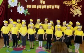 Pasowanie na przedszkolaka grupa Pszcz&oacute;łki - PSP Łomno 12