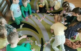 21 MARCA &ndash; DZIEŃ KOLOROWEJ SKARPETKI 1