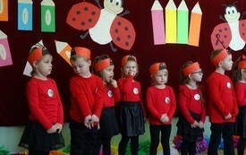 Pasowanie na Przedszkolaka w grupie &bdquo;Biedronek&rdquo; w Publicznej Szkole Podstawowej w Łomnie 6