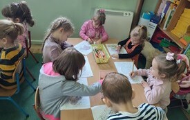 Dzień jeża w grupach przedszkolnych - PSP Łomno 6
