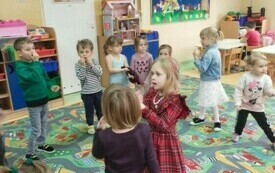 Muzyczne popołudnia u przedszkolak&oacute;w z Chybic 42