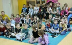 Widowisko dla najmłodszych pt. &bdquo;Zarozumiała łyżeczka&rdquo; &ndash; PSP Chybice 5