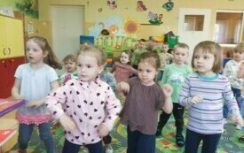  Międzynarodowy Dzień Tańca w przedszkolu w Chybicach 57