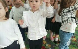 Majowe  święta u chybickich  przedszkolak&oacute;w 6