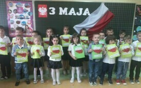 Majowe  święta u chybickich  przedszkolak&oacute;w 10