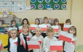 Majowe  święta u chybickich  przedszkolak&oacute;w 16