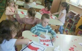 Majowe  święta u chybickich  przedszkolak&oacute;w 24