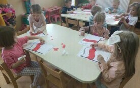 Majowe  święta u chybickich  przedszkolak&oacute;w 25