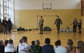 Lekcja historii z Grupą Artystyczną &bdquo;Rekonstrukto&rdquo; 21.11 17