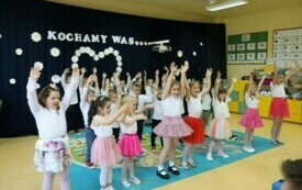 Dzień Mamy i Taty w Przedszkolu w Chybicach 65
