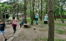 Wycieczka uczni&oacute;w z Chybic do Podzamcza Chęcińskiego i Lisowa 2