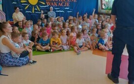 &bdquo;Na wakacje wyruszamy, bo zasady bezpieczeństwa dobrze znamy&rdquo; 10