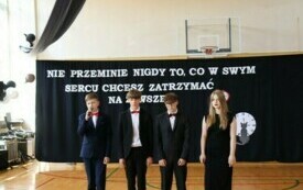 Nie przeminie nigdy to, co w swym sercu chcesz zatrzymać na zawsze&hellip; Uroczyste zakończenie nauki przez klasę &oacute;smą w Publicznej Szkole Podstawowej im. Feliksa Szczęsnego Karnickiego w Chybicach 6