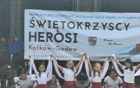 Uczniowie PSP w Godowie na Spartakiadzie &quot;Świętokrzyscy Herosi&quot; 25