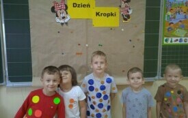 Dzień Kropki w przedszkolu  w Chybicach 13