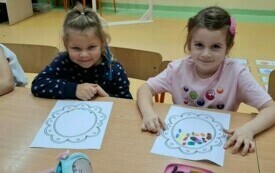 Dzień Kropki w przedszkolu  w Chybicach 39